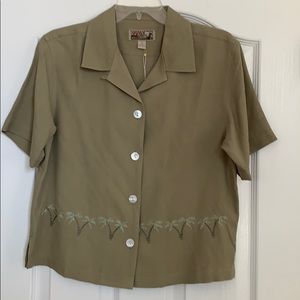 Green silk camp shirt size small short sleeve new